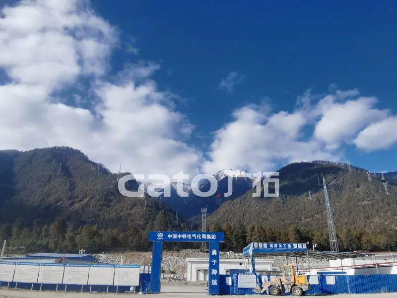在海拔3700米高原裝電子圍欄是什么體驗？ 打卡西藏第一條電氣化鐵路(圖3)